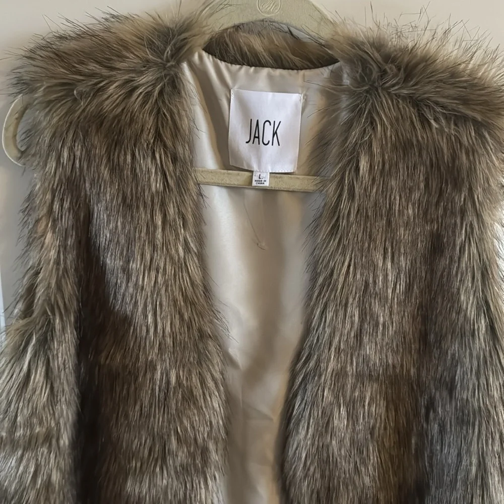 Women’s Faux fur vest - Picture 5 of 8